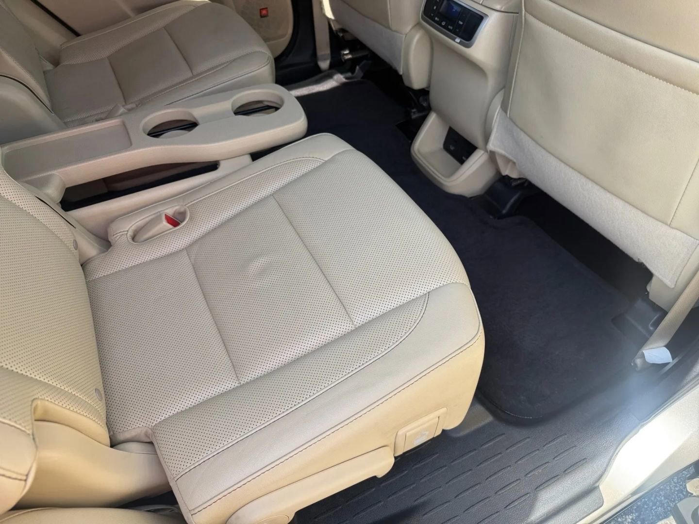 Used 2016 Toyota Highlander Limited image 30