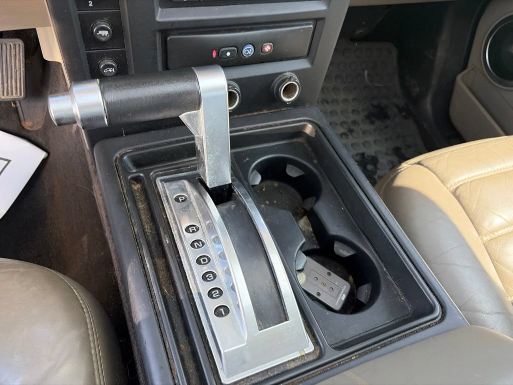 Used 2005 HUMMER H2 SUT w/ Preferred Equipment Group AWD/4WD image 16