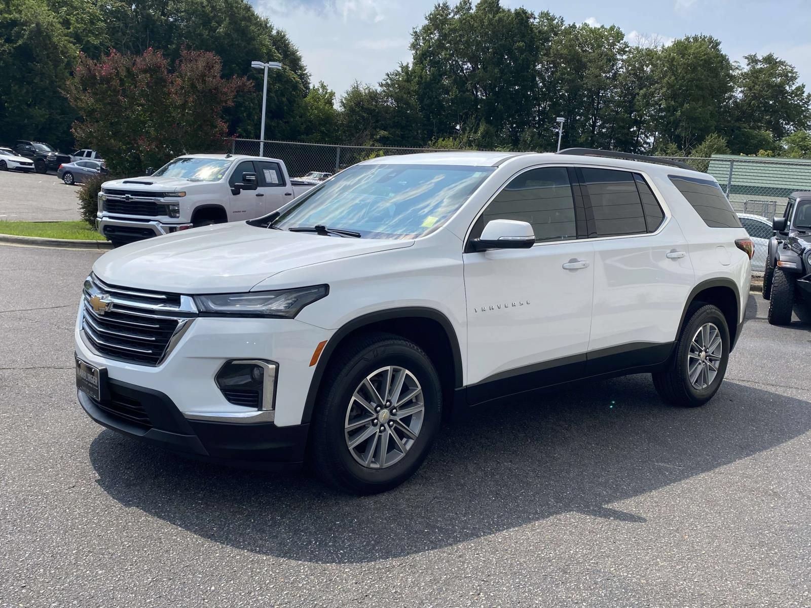 Used 2023 Chevrolet Traverse LT FWD image 3