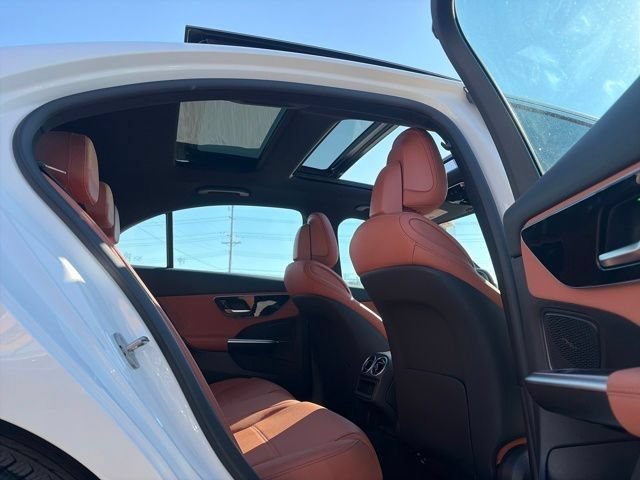 Used 2025 Mercedes-Benz C 300 4MATIC Sedan image 38