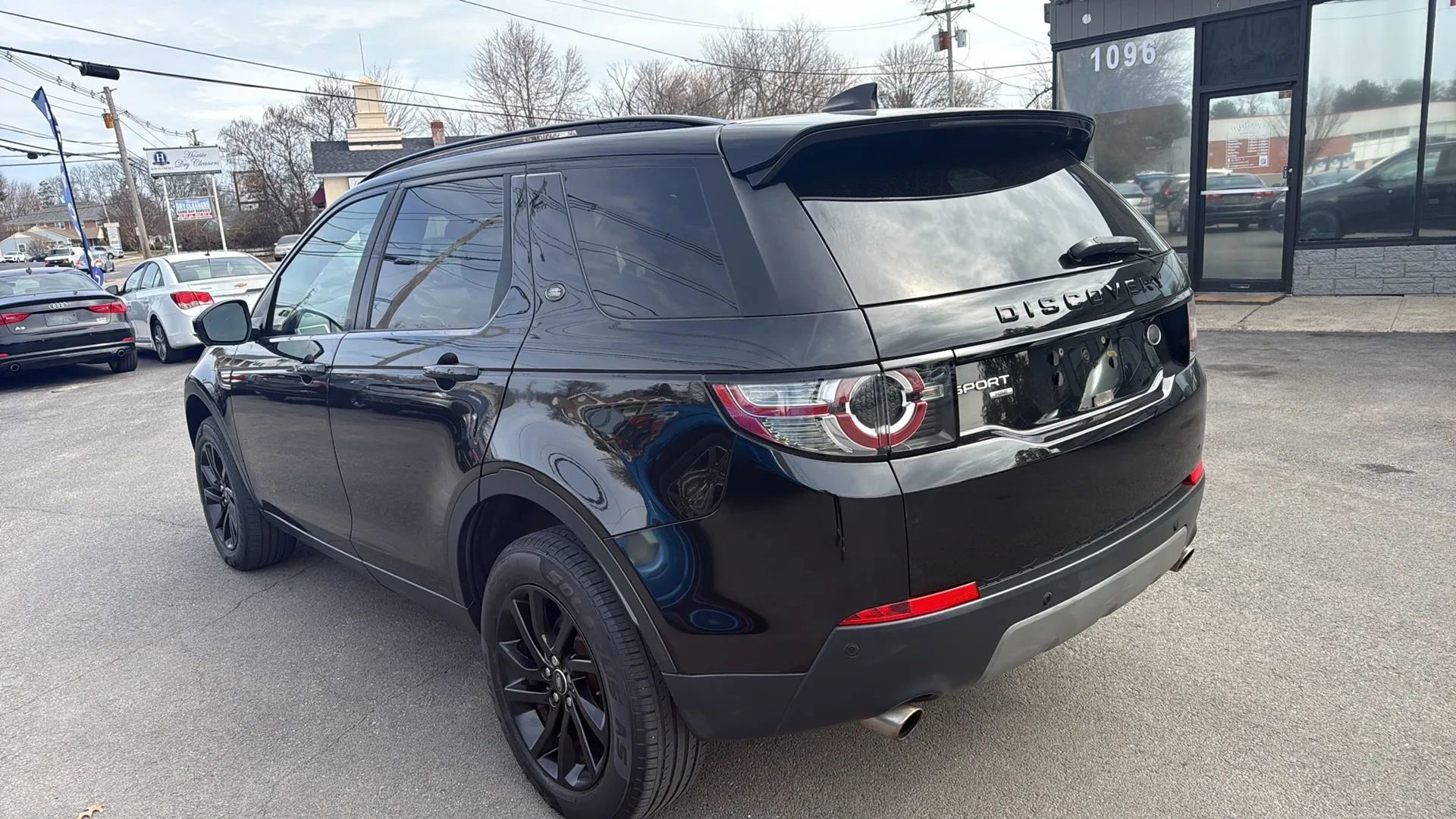 Used 2017 Land Rover Discovery Sport HSE AWD/4WD image 5