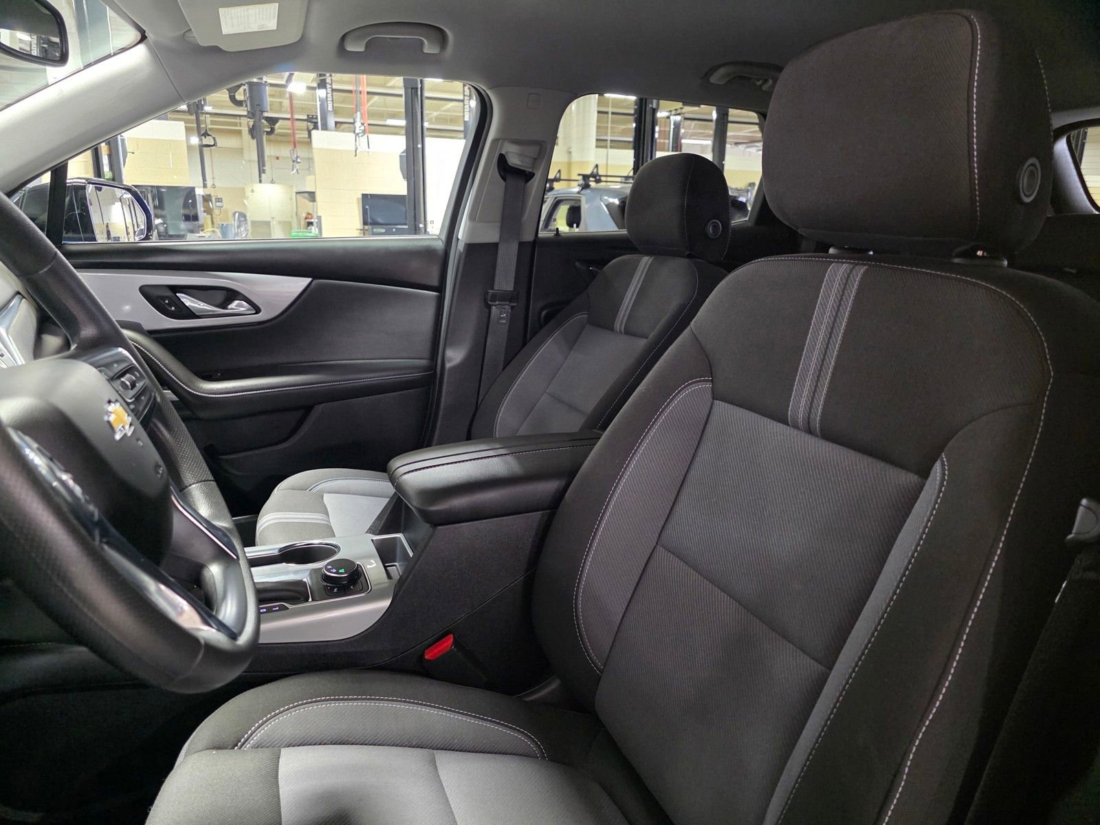 Used 2025 Chevrolet Blazer LT w/ Convenience Package image 22