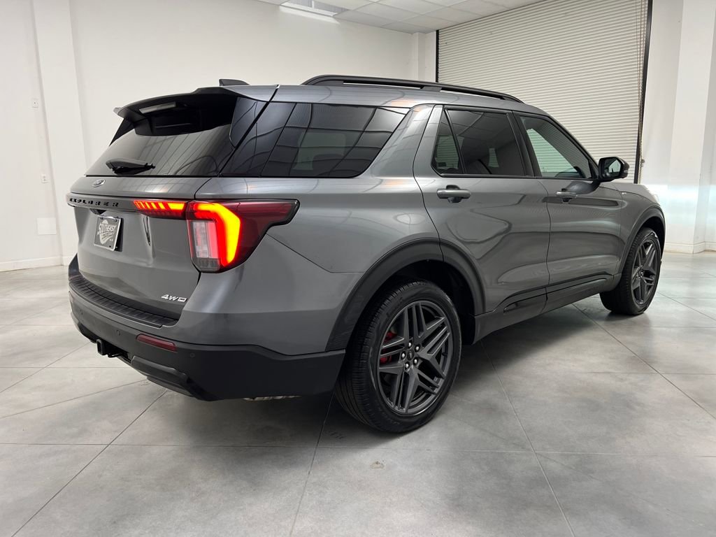 Used 2025 Ford Explorer ST-Line w/ ST-Line Street Pack image 7