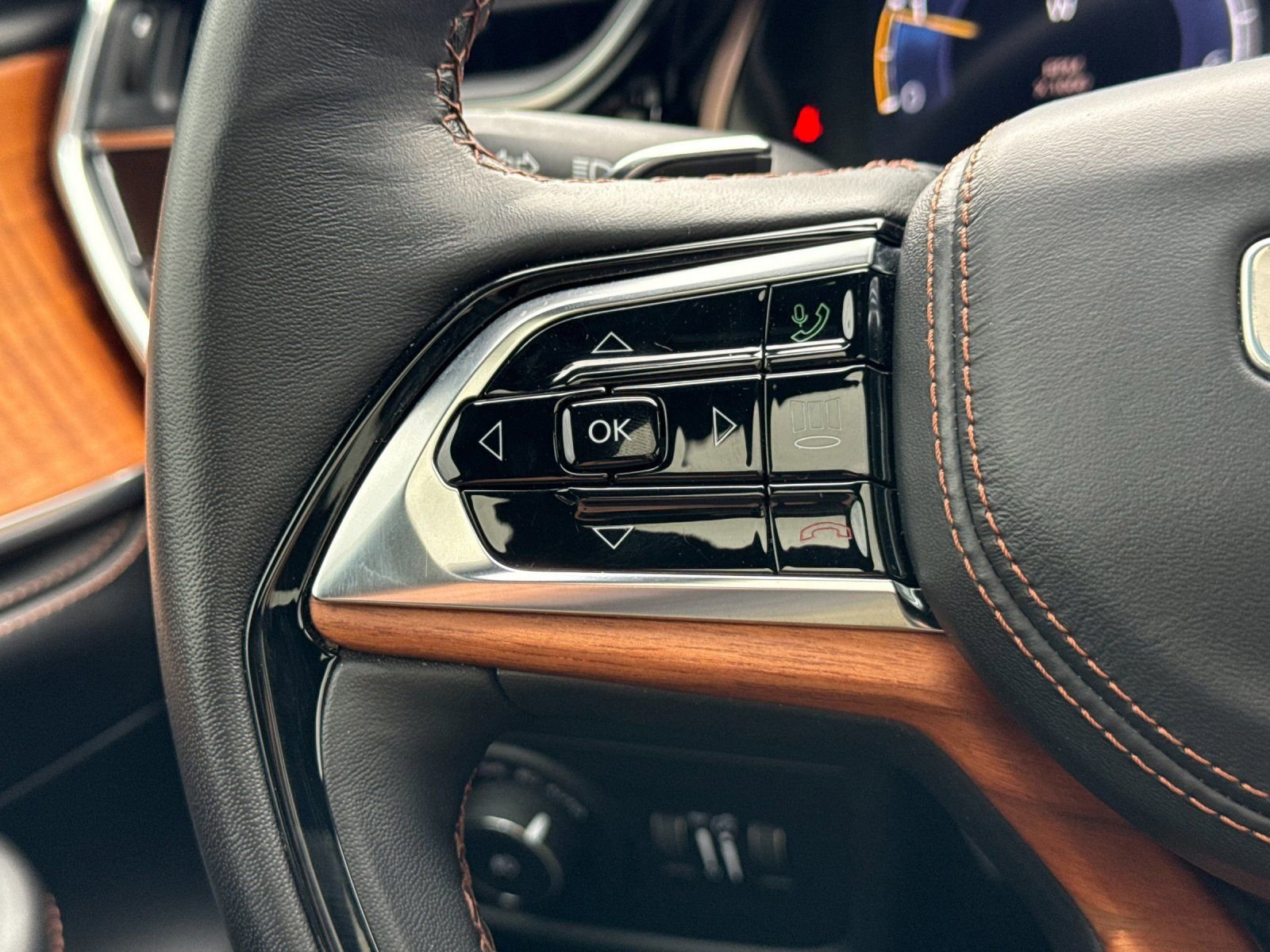 Used 2023 Jeep Grand Cherokee L Summit image 31