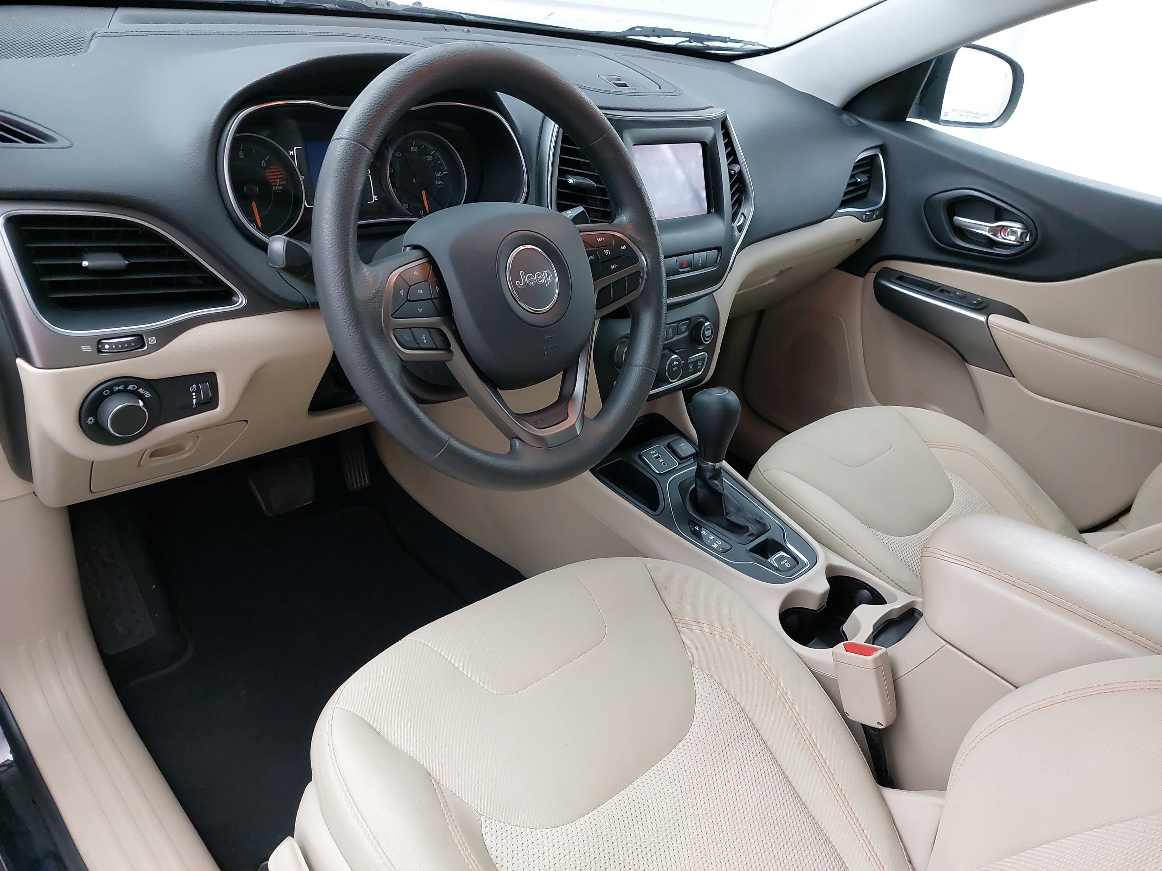 Used 2021 Jeep Cherokee Latitude FWD image 17