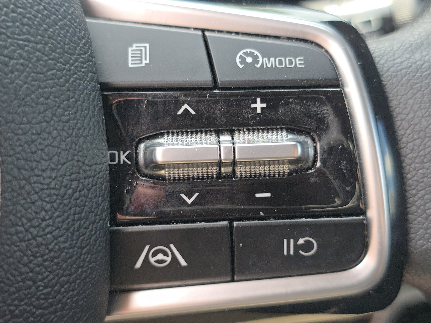 Used 2023 Kia Sorento LX AWD/4WD image 30
