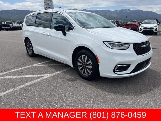 Used 2024 Chrysler Pacifica Limited FWD image 1