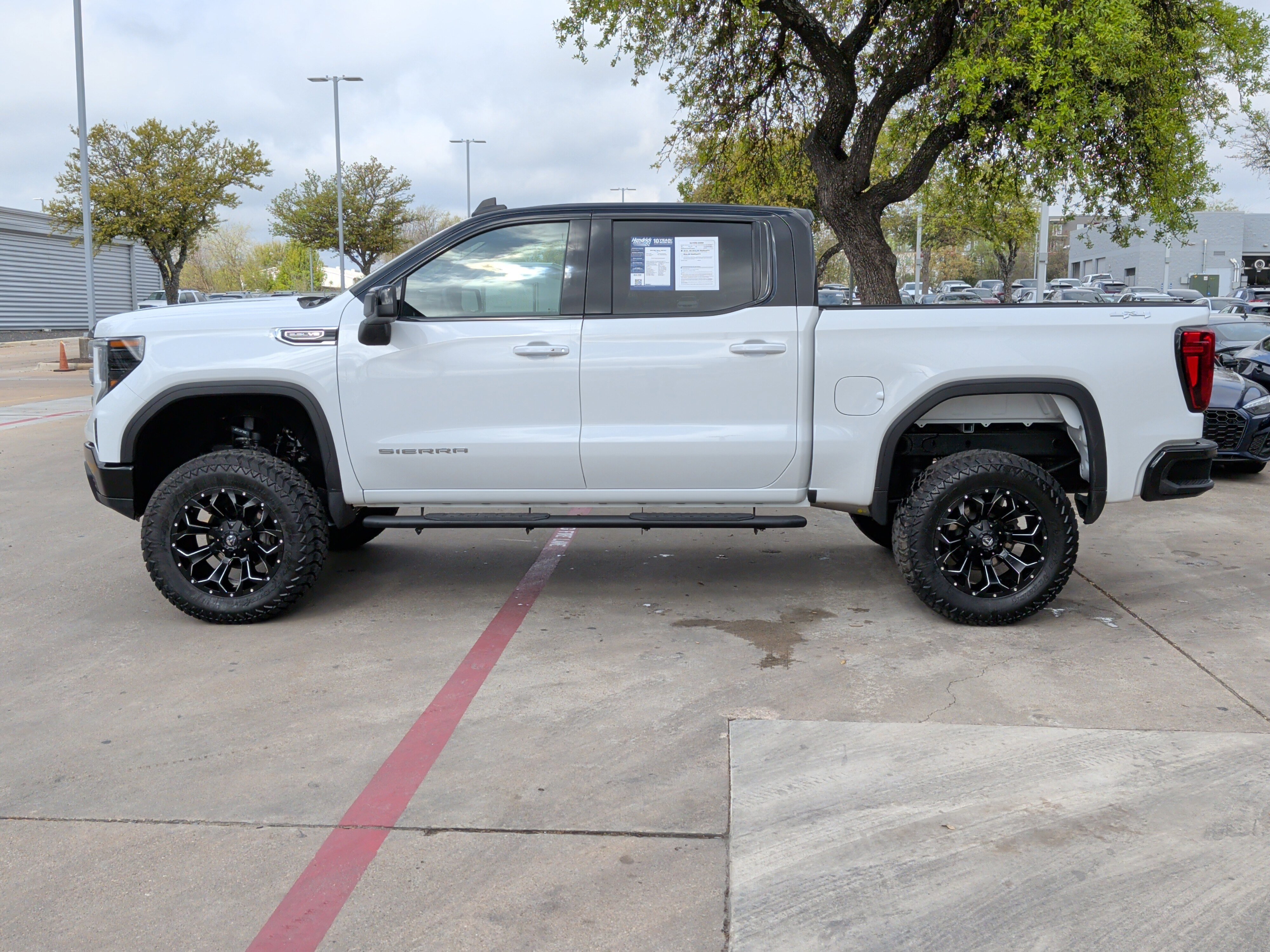 Used 2025 GMC Sierra 1500 SLE image 7