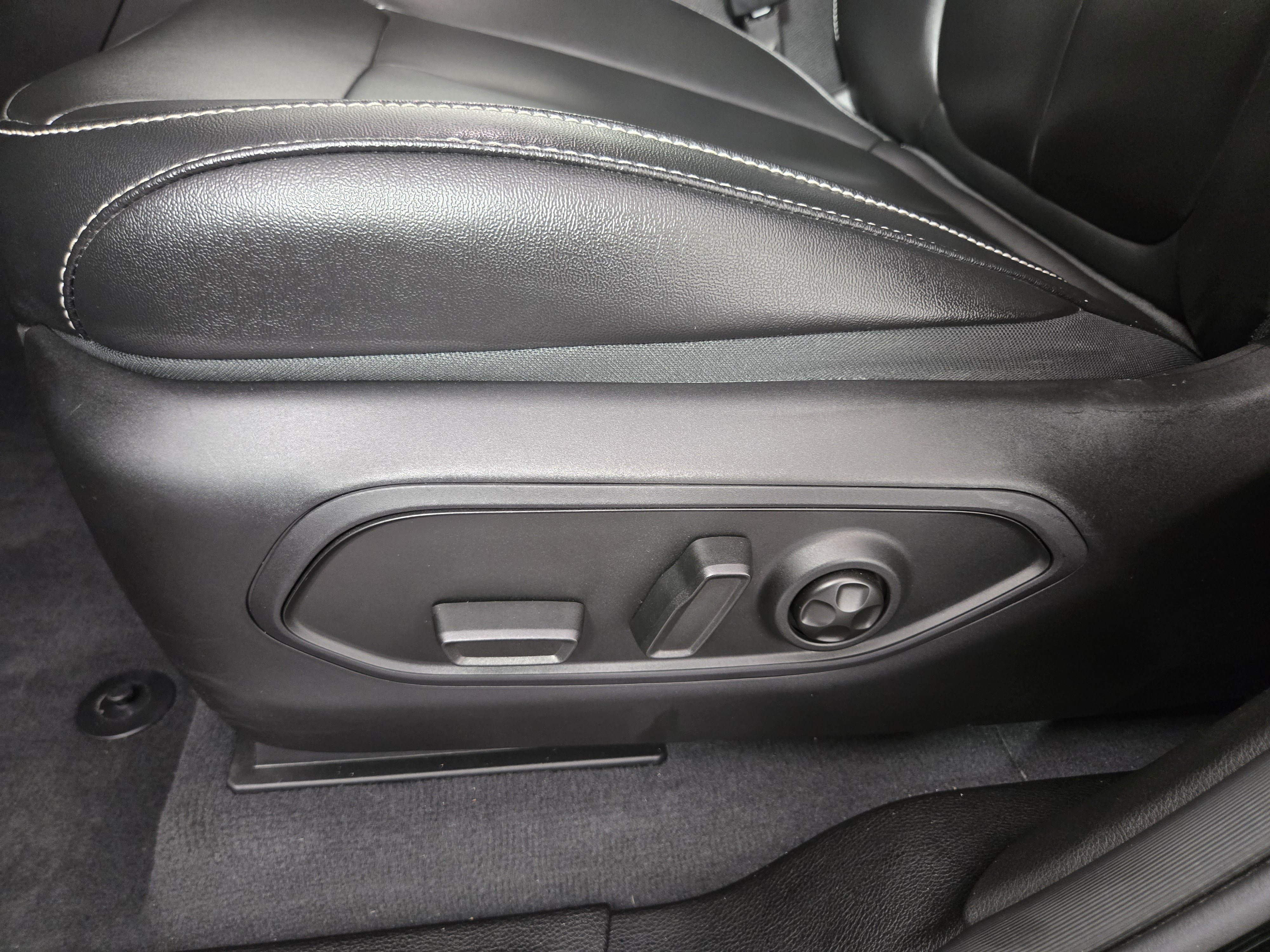Used 2023 Jeep Grand Cherokee 4WD 4xe image 31