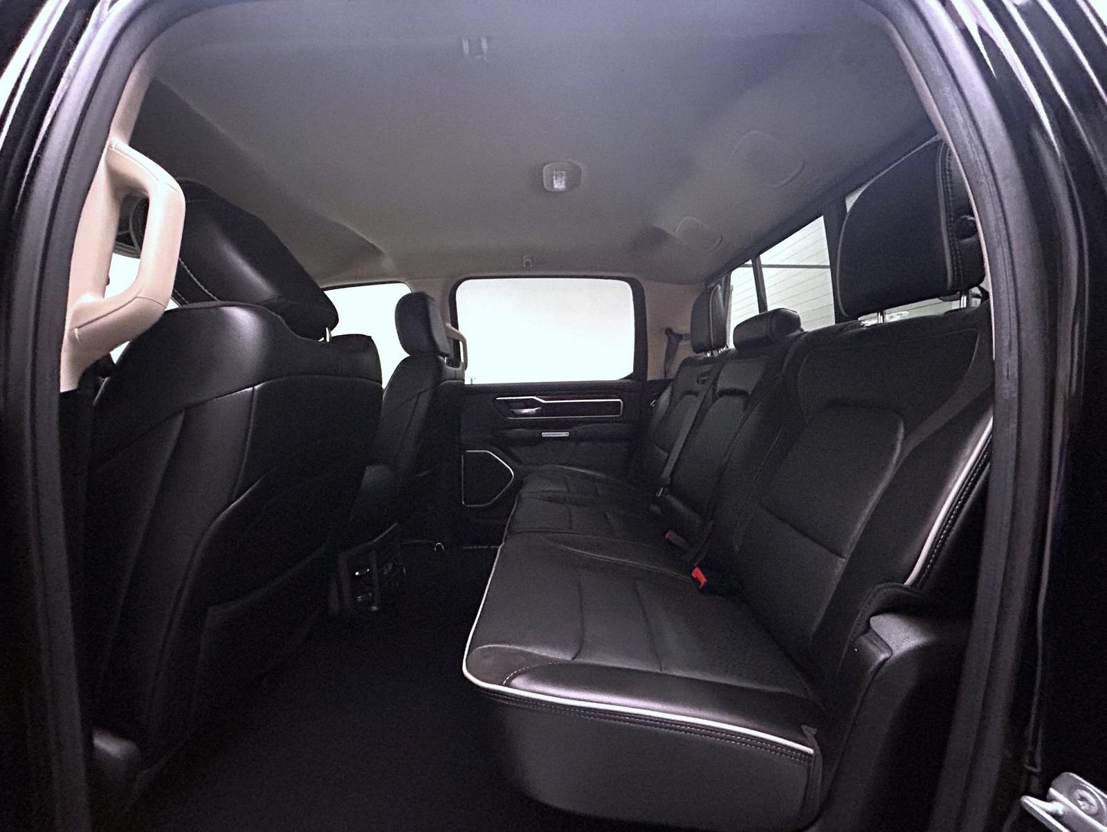 Used 2020 RAM 1500 Laramie AWD/4WD image 19