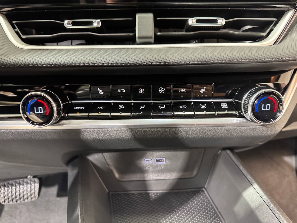 New 2026 Chevrolet Equinox LT w/ Convenience Package II image 13