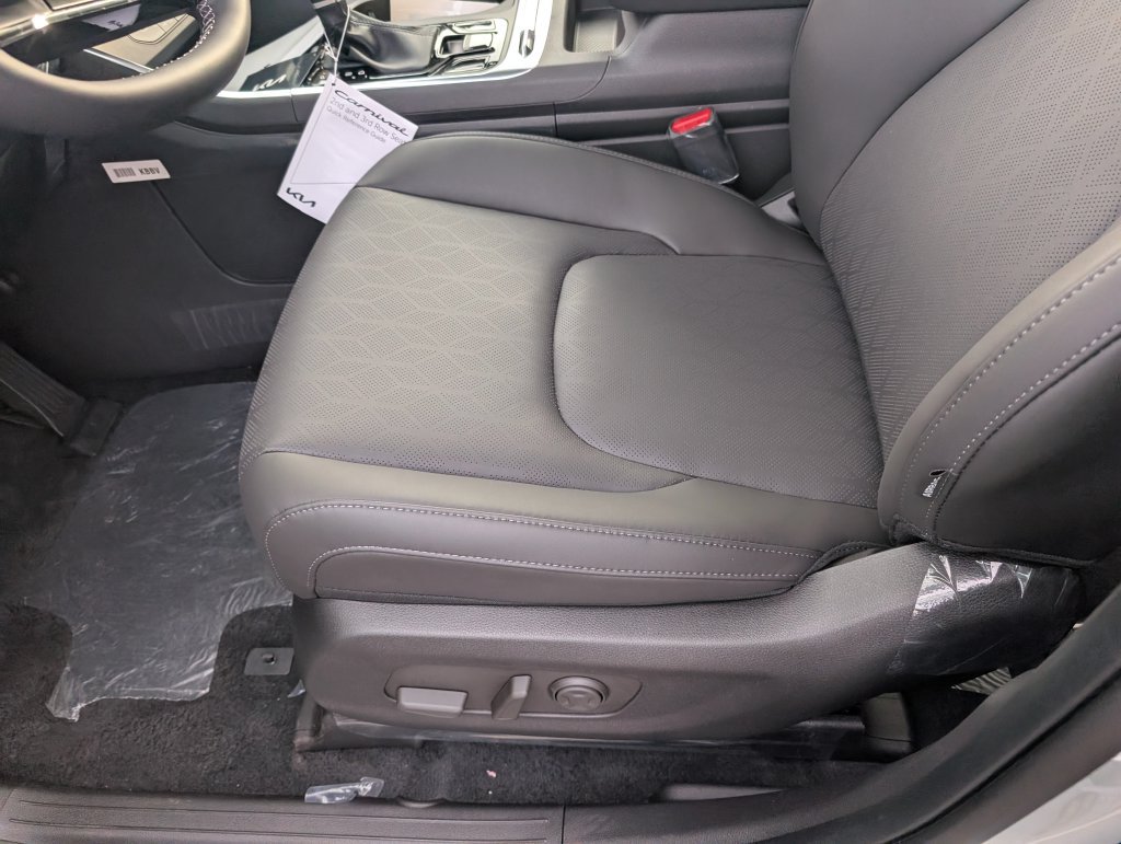 New 2027 Kia Carnival EX FWD image 17