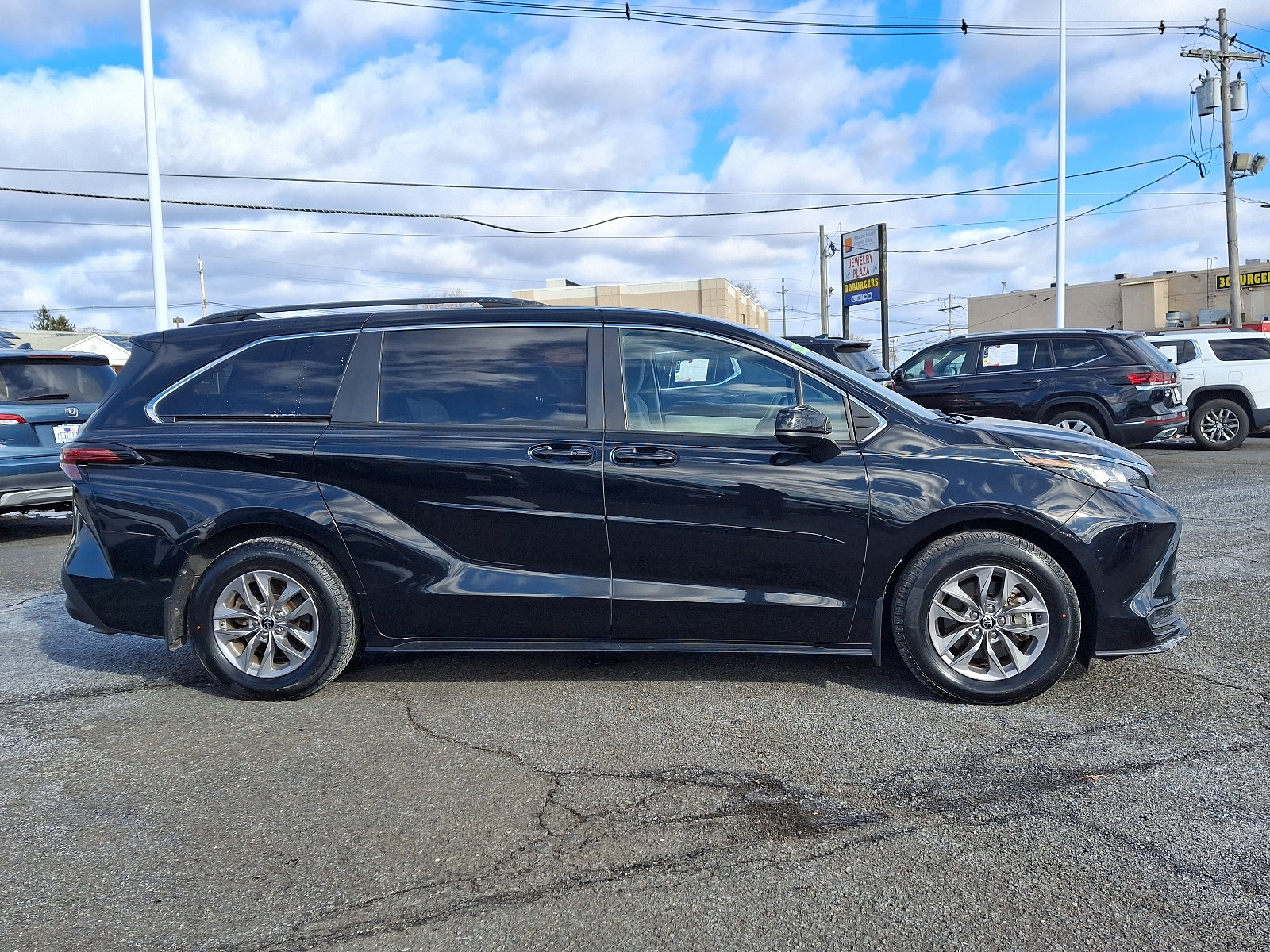Certified 2022 Toyota Sienna LE image 8
