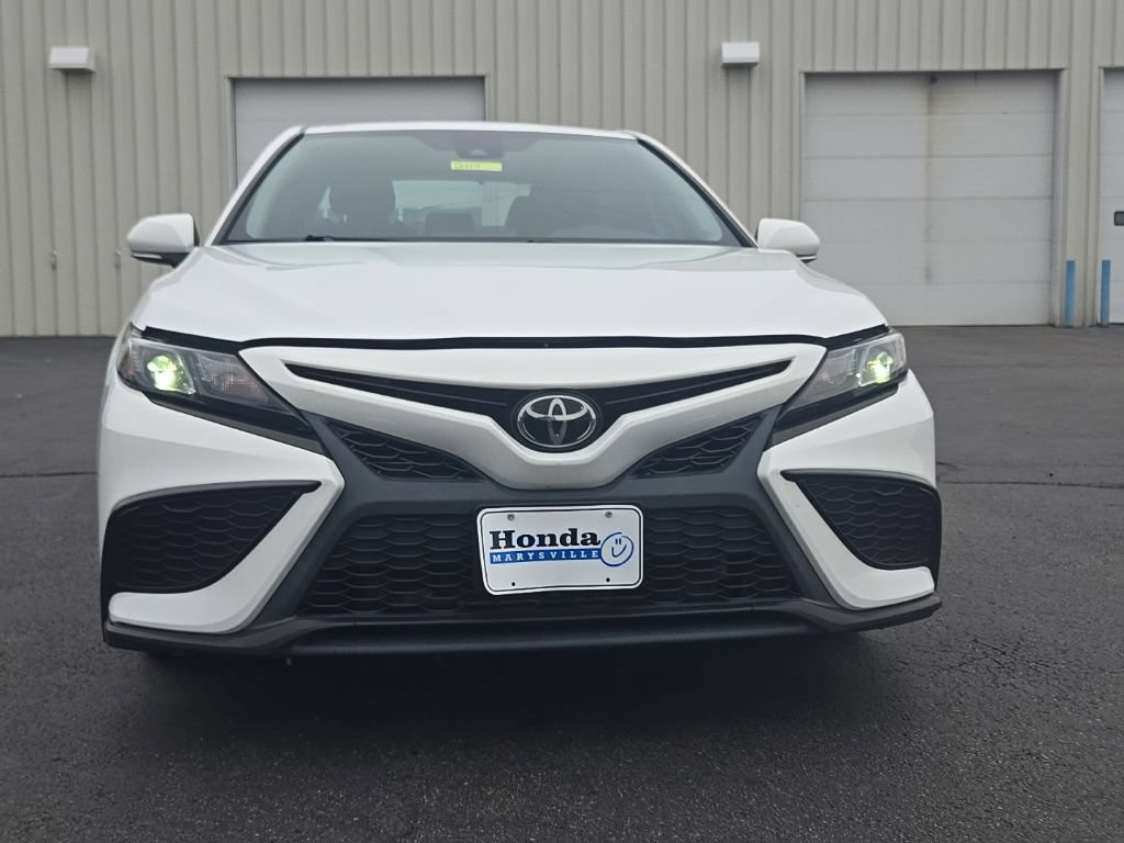 Used 2022 Toyota Camry SE FWD image 2