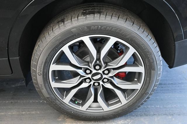 New 2026 Cadillac XT5 Sportv w/ LPO, Floor Liner Package AWD/4WD image 9