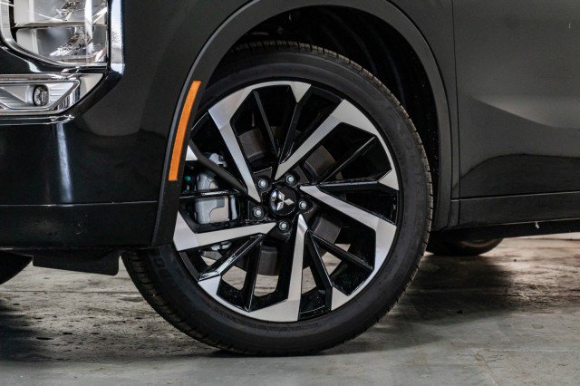 New 2025 Mitsubishi Outlander SEL image 3