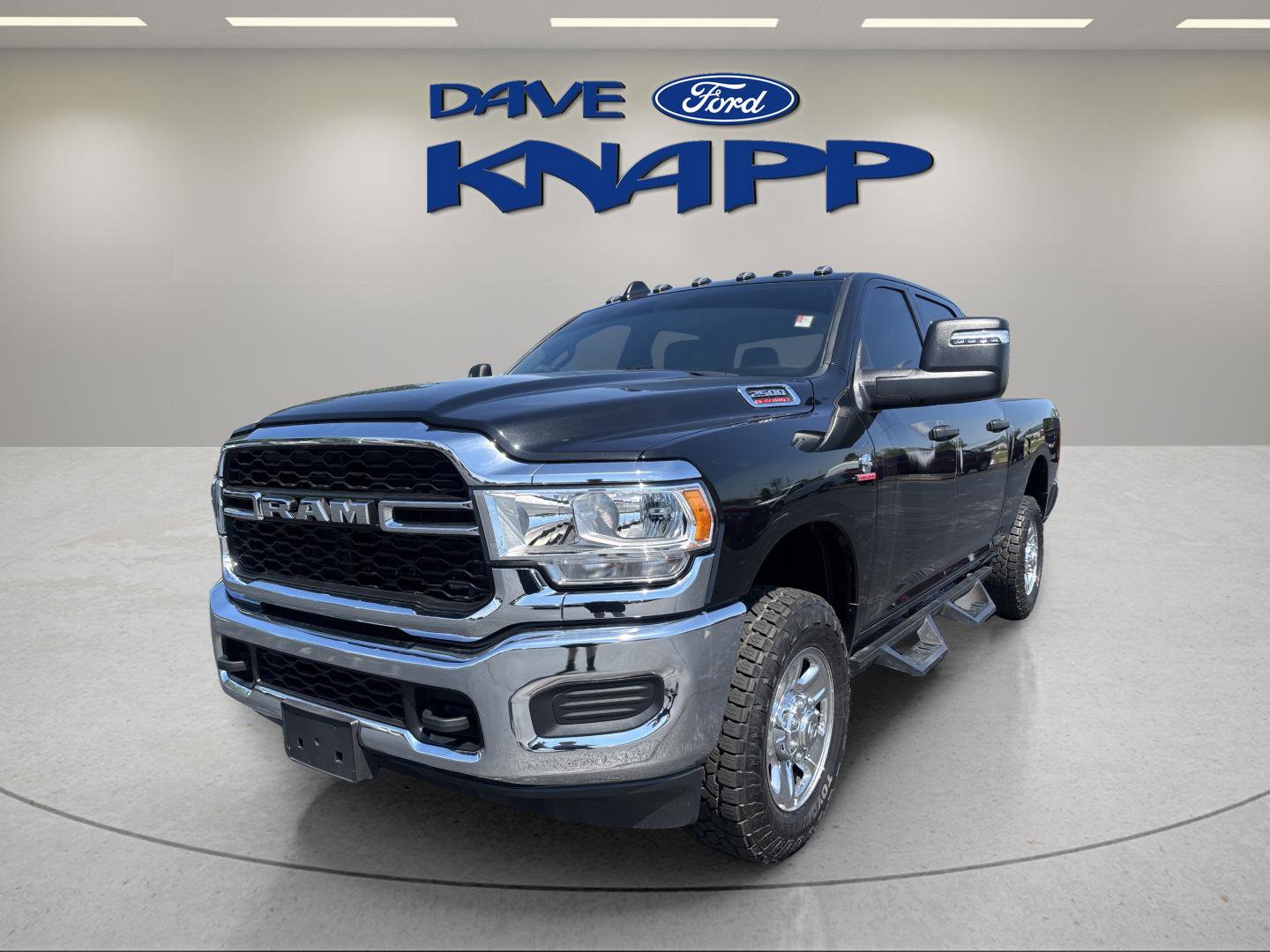 Used 2024 RAM 2500 Tradesman w/ Chrome Appearance Group AWD/4WD image 3
