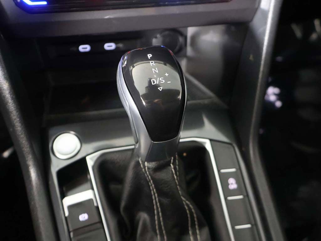 Used 2024 Volkswagen Tiguan SE w/ Panoramic Sunroof Package FWD image 52