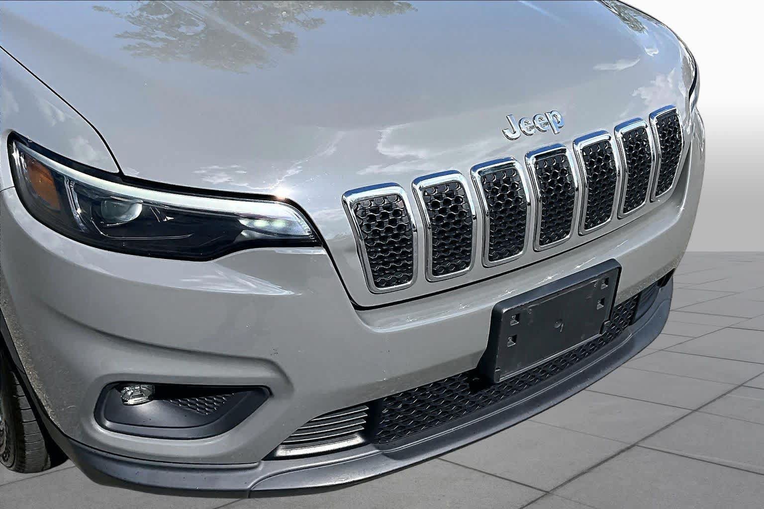 Used 2019 Jeep Cherokee Latitude Plus AWD/4WD image 29