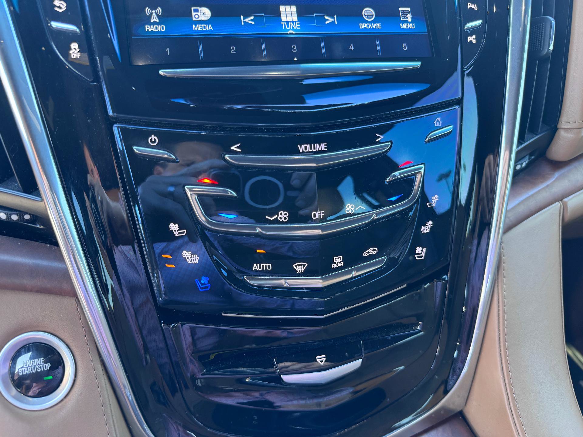 Used 2017 Cadillac Escalade Platinum AWD/4WD image 41