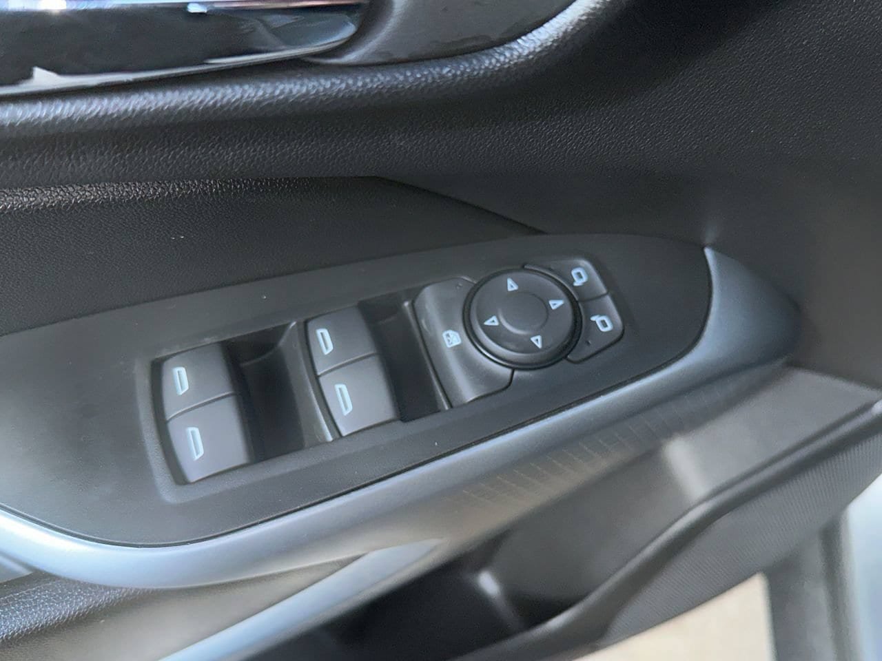 New 2026 Chevrolet Trax RS w/ Sunroof Package FWD image 12