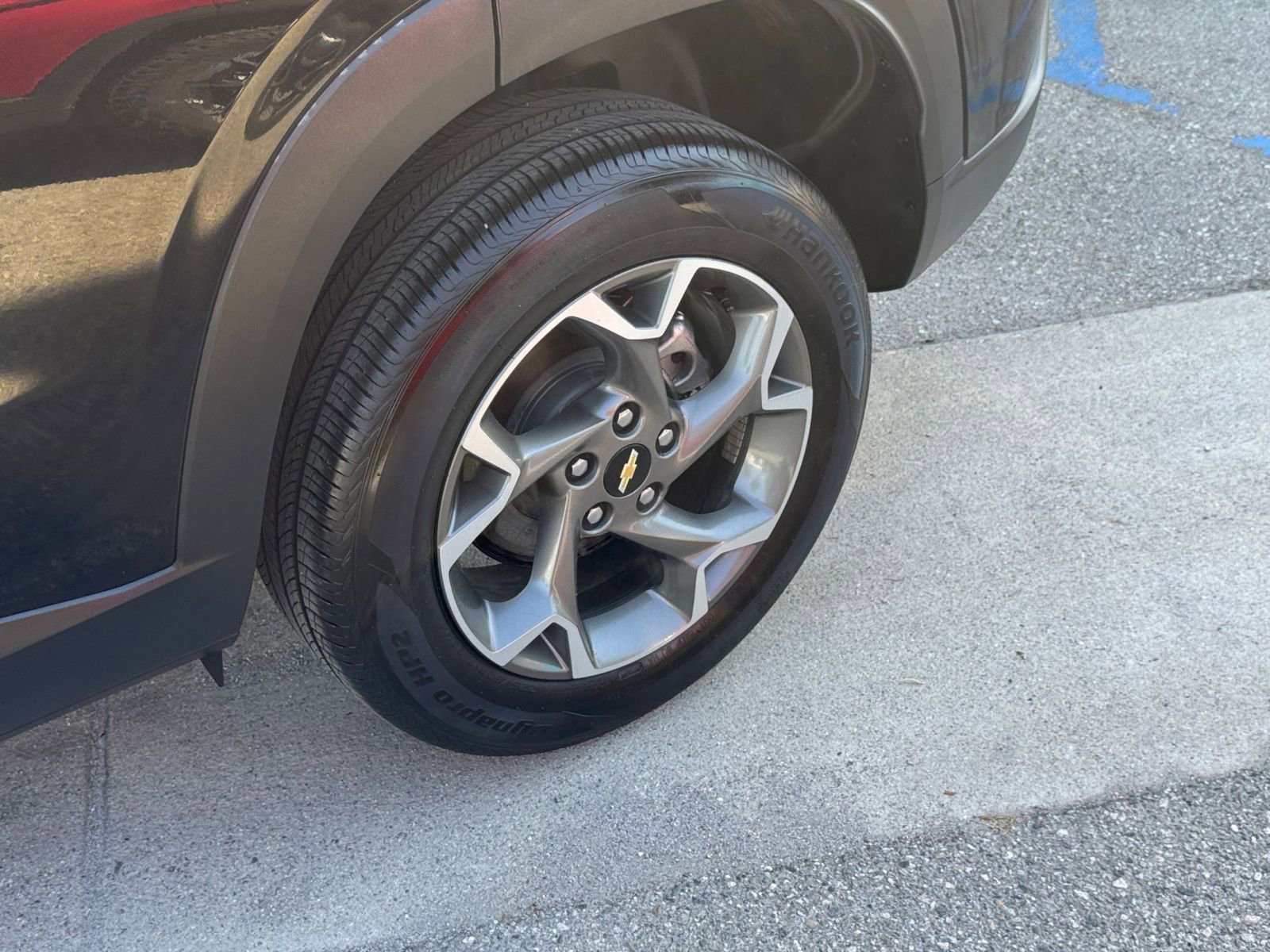 Used 2025 Chevrolet Trax LT FWD image 30