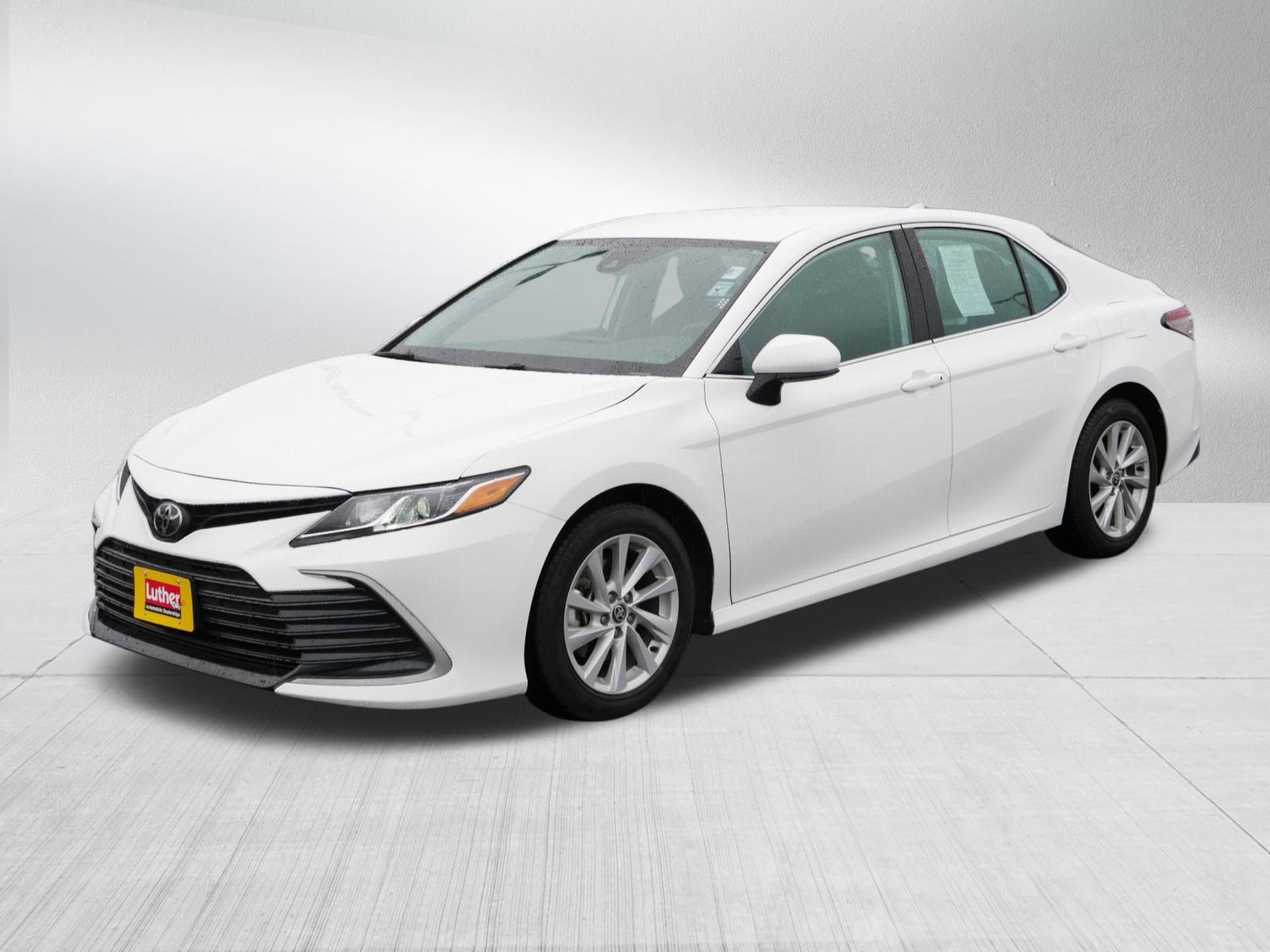 Used 2024 Toyota Camry LE image 3