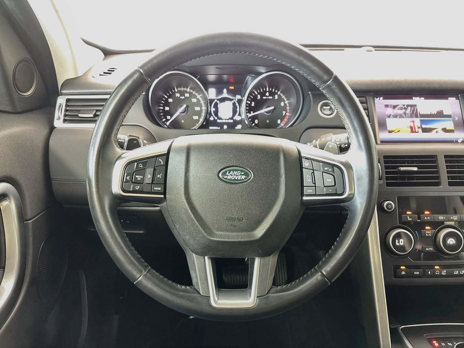 Used 2017 Land Rover Discovery Sport HSE AWD/4WD image 11