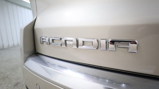 Used 2015 GMC Acadia SLE image 23