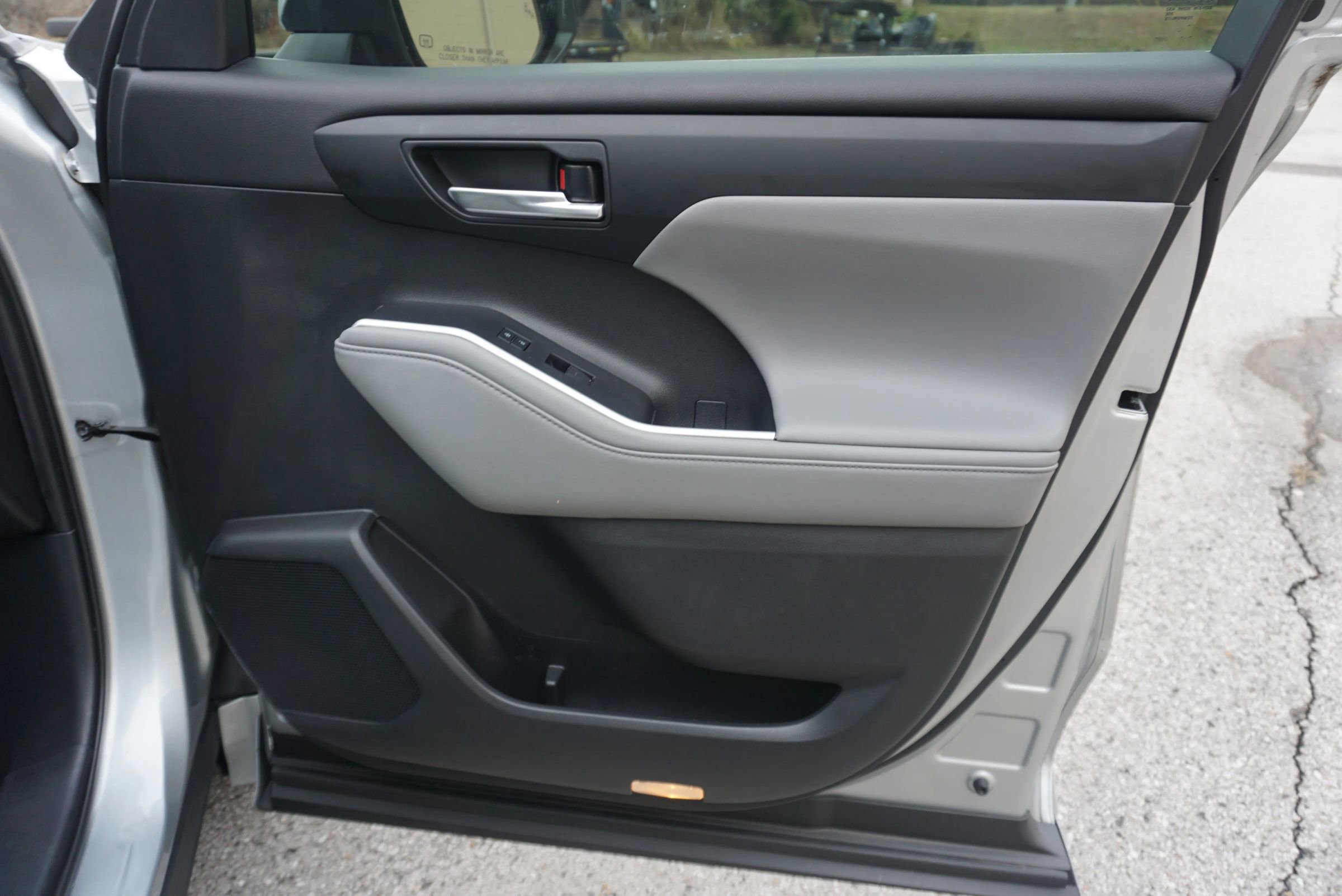 Used 2021 Toyota Highlander XLE image 15