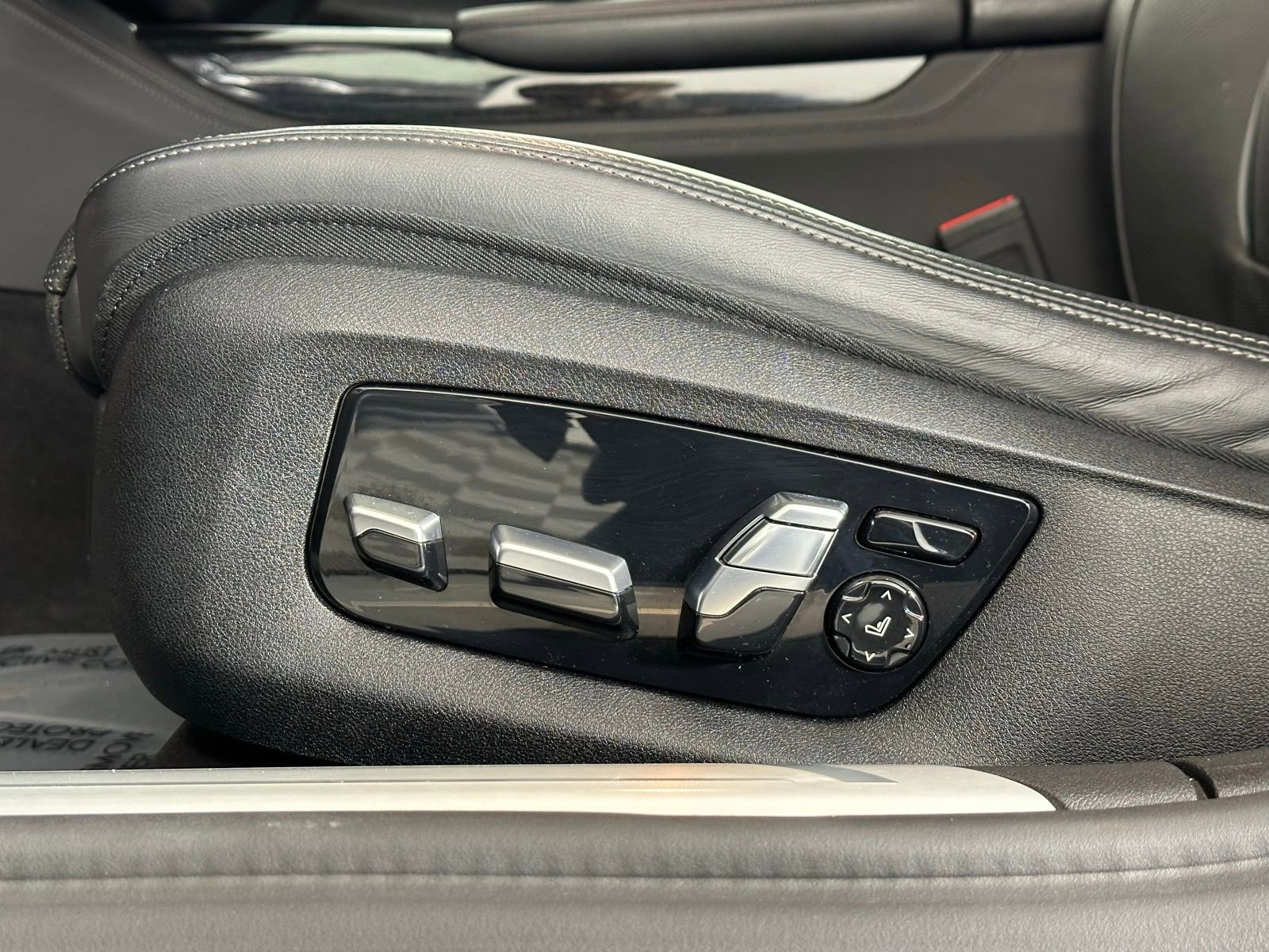 Used 2021 BMW 750i xDrive w/ Luxury Rear Seating Package image 7