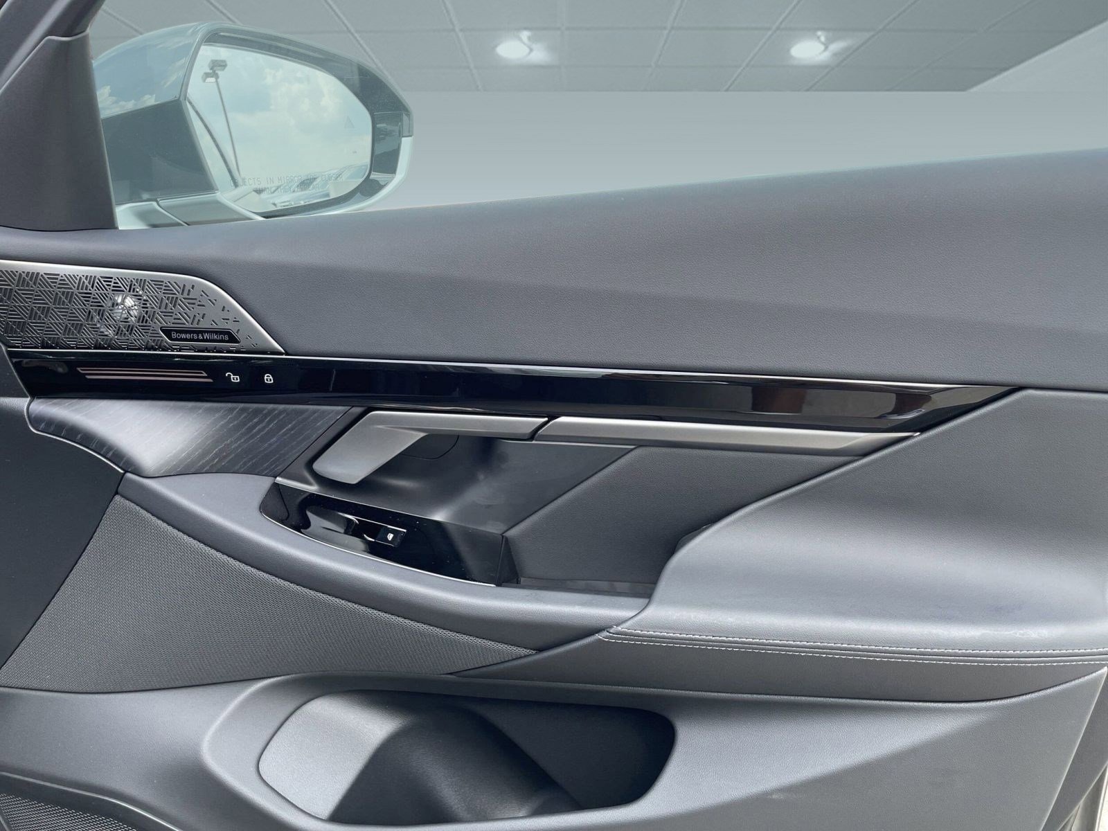 Used 2026 BMW 530i w/ Executive Package image 30