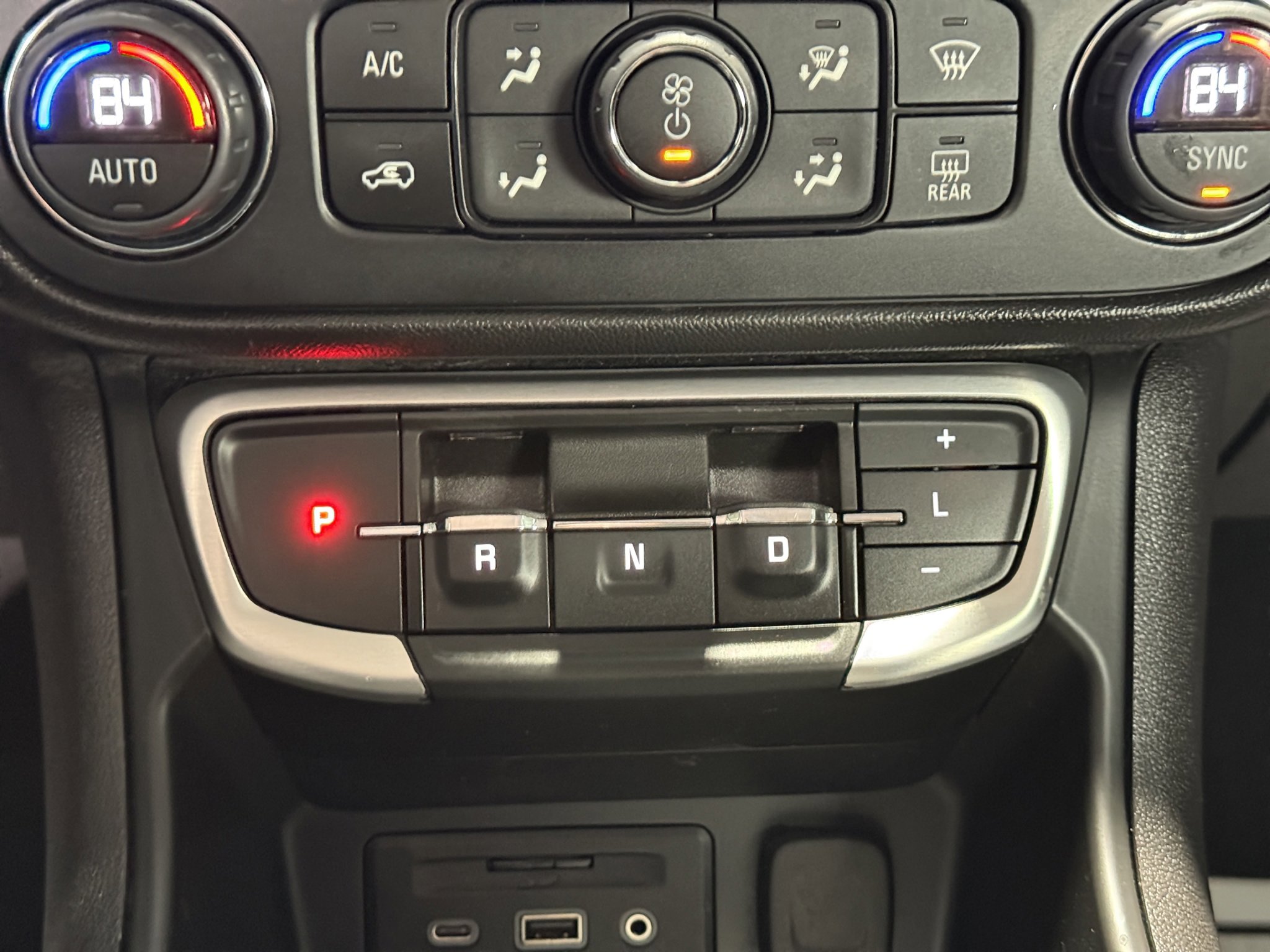 Used 2024 GMC Terrain SLT w/ Infotainment Package II image 15