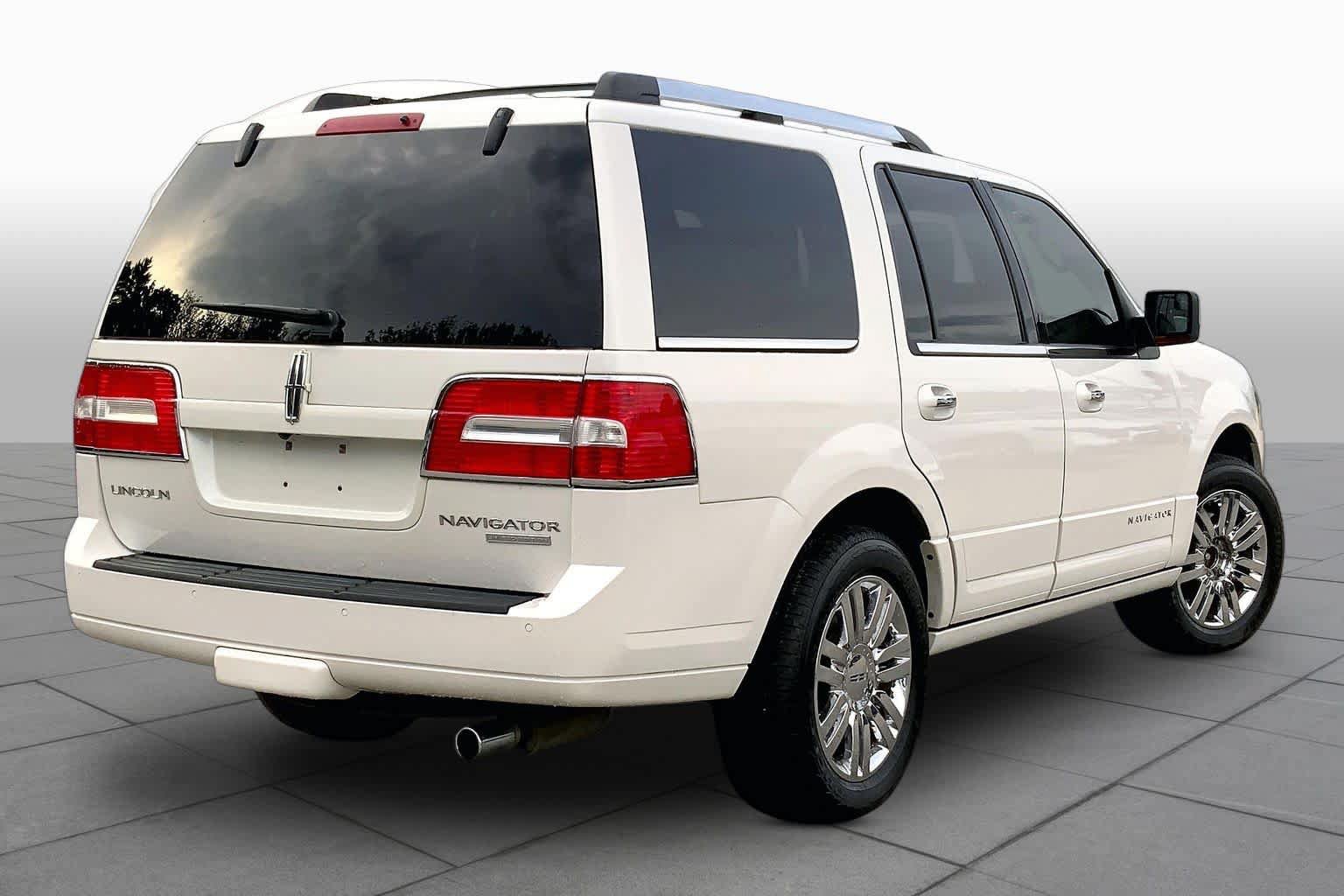 Used 2014 Lincoln Navigator 4WD w/ Equipment Group 101A image 13