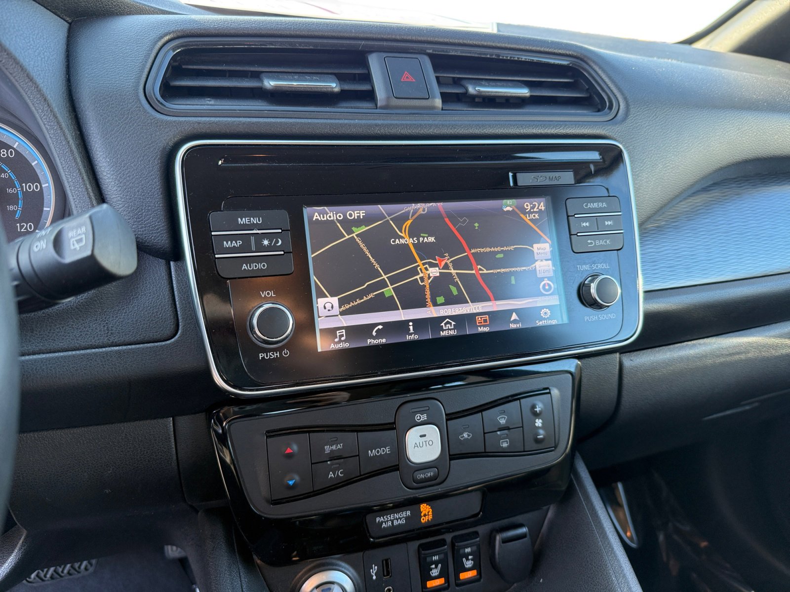 Used 2018 Nissan Leaf SL w/ SL Technology Package image 12