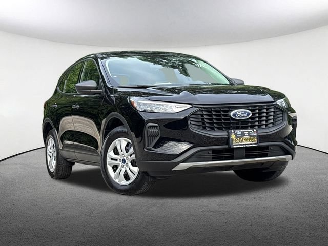 Used 2023 Ford Escape AWD image 2