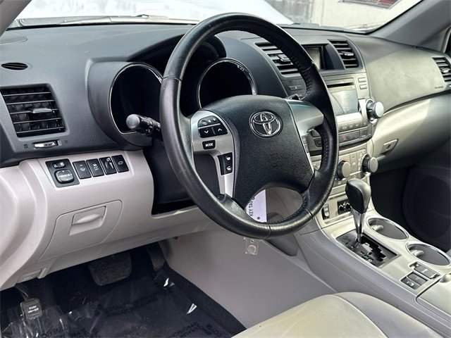 Used 2011 Toyota Highlander SE image 18