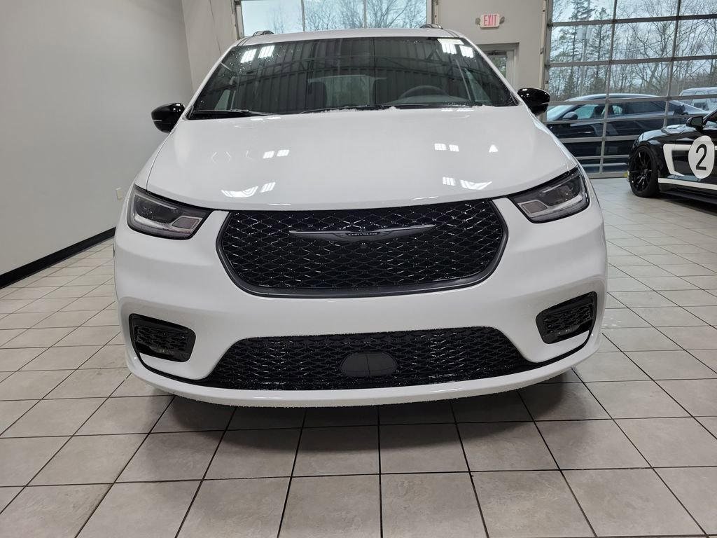 New 2026 Chrysler Pacifica Select w/ S Appearance Package AWD/4WD image 3