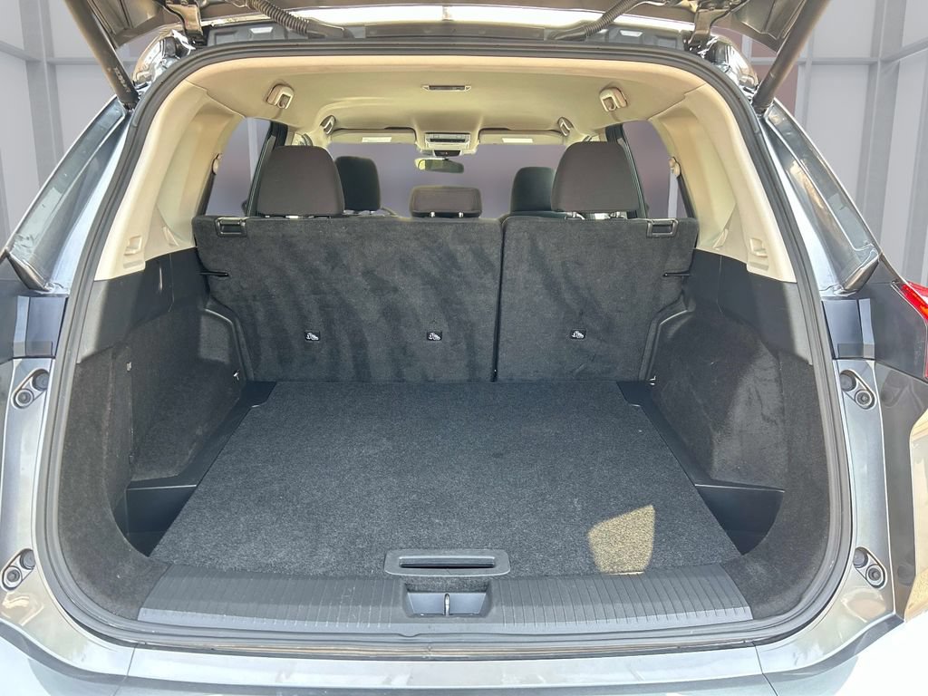 Used 2024 Nissan Rogue SV AWD/4WD image 17