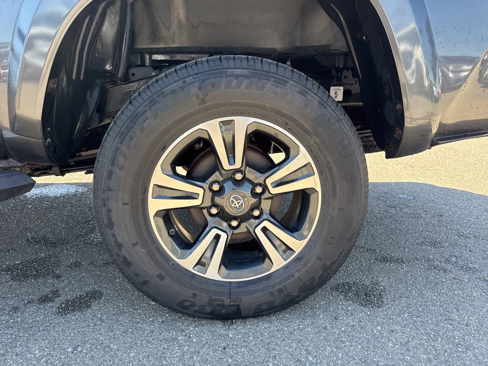 Used 2017 Toyota Tacoma TRD Sport w/ Tow Package (A/T) image 21