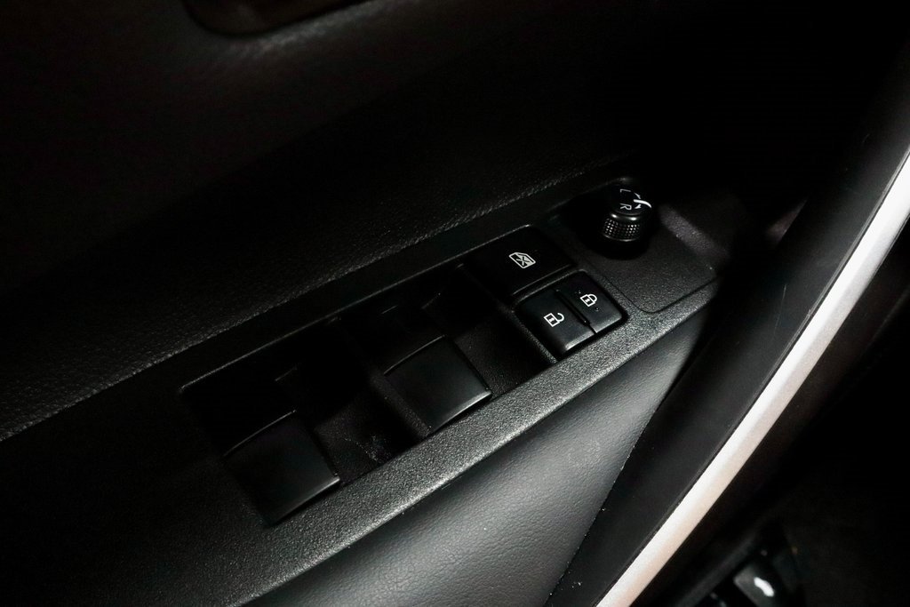 Used 2025 Toyota Corolla SE image 25