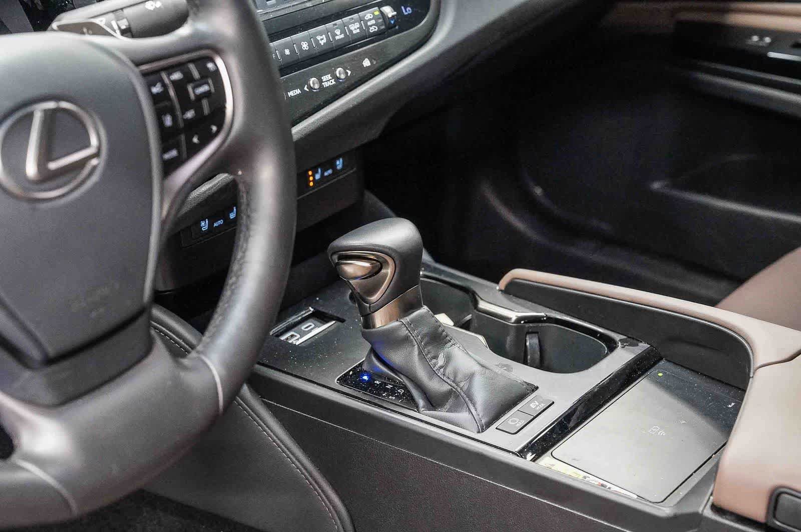 Used 2025 Lexus ES 300h w/ Premium Package FWD image 24