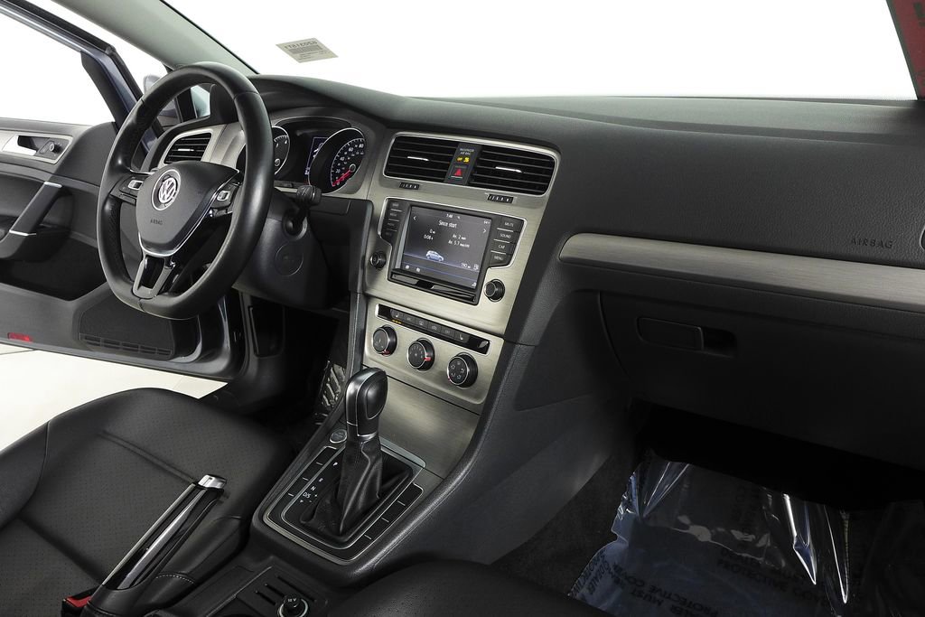 Used 2017 Volkswagen Golf S image 13