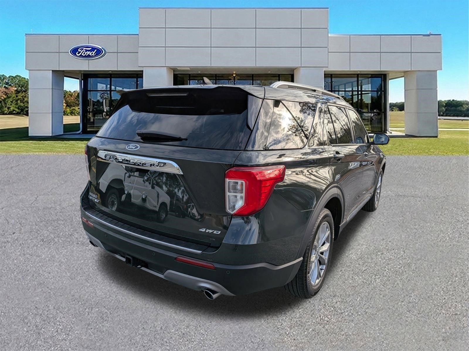 Certified 2023 Ford Explorer Limited w/ Equipment Group 301A image 4