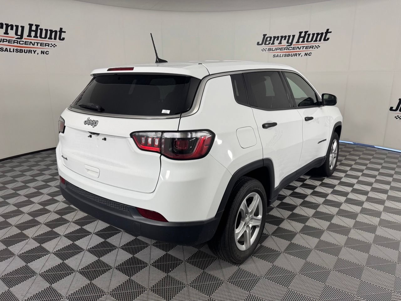 Used 2023 Jeep Compass Sport AWD/4WD image 7