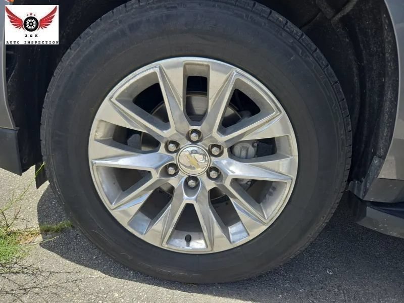 Used 2021 Chevrolet Suburban Premier w/ Premium Package AWD/4WD image 15
