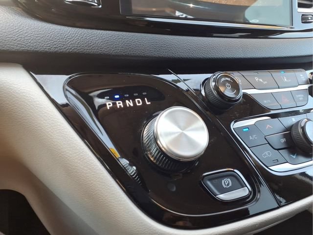 Used 2024 Chrysler Pacifica Touring-L FWD image 21