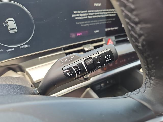 Used 2025 Kia Sportage SX image 19