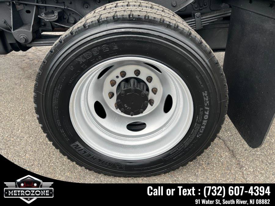 Used 2013 Ford F550 4x4 Crew Cab Super Duty w/ Payload Upgrade Pkg image 29