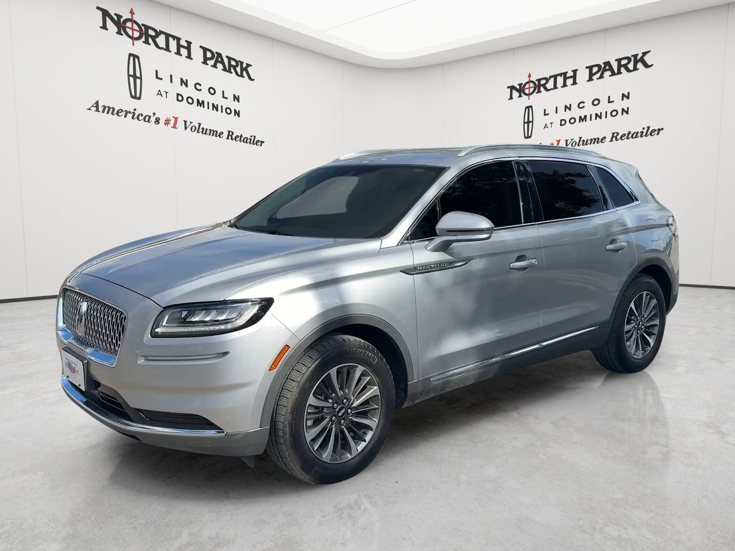 Used 2023 Lincoln Nautilus FWD w/ Premium Package image 1
